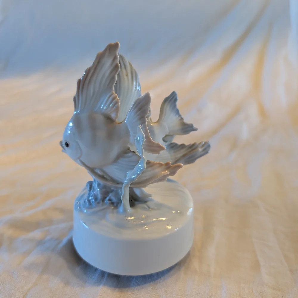 2/80$ Otagiri Porcelain Angelfish Music Box Figurine in White and Light Blue - Picture 2 of 8